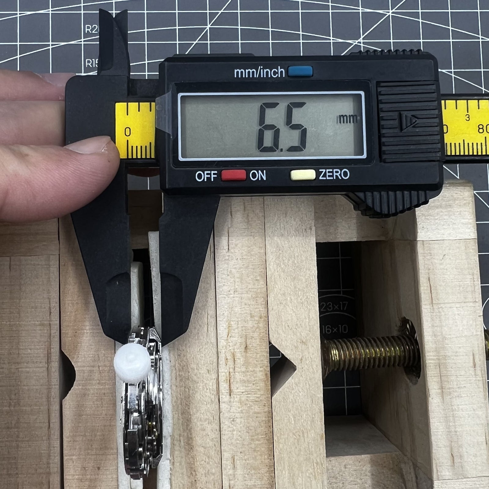 Multifunktionale Automatik-Uhr mit chinesischem 4130 Uhrwerk und kleinen Sekunden bei 3, 6, 9 Uhr, SwissBrand.