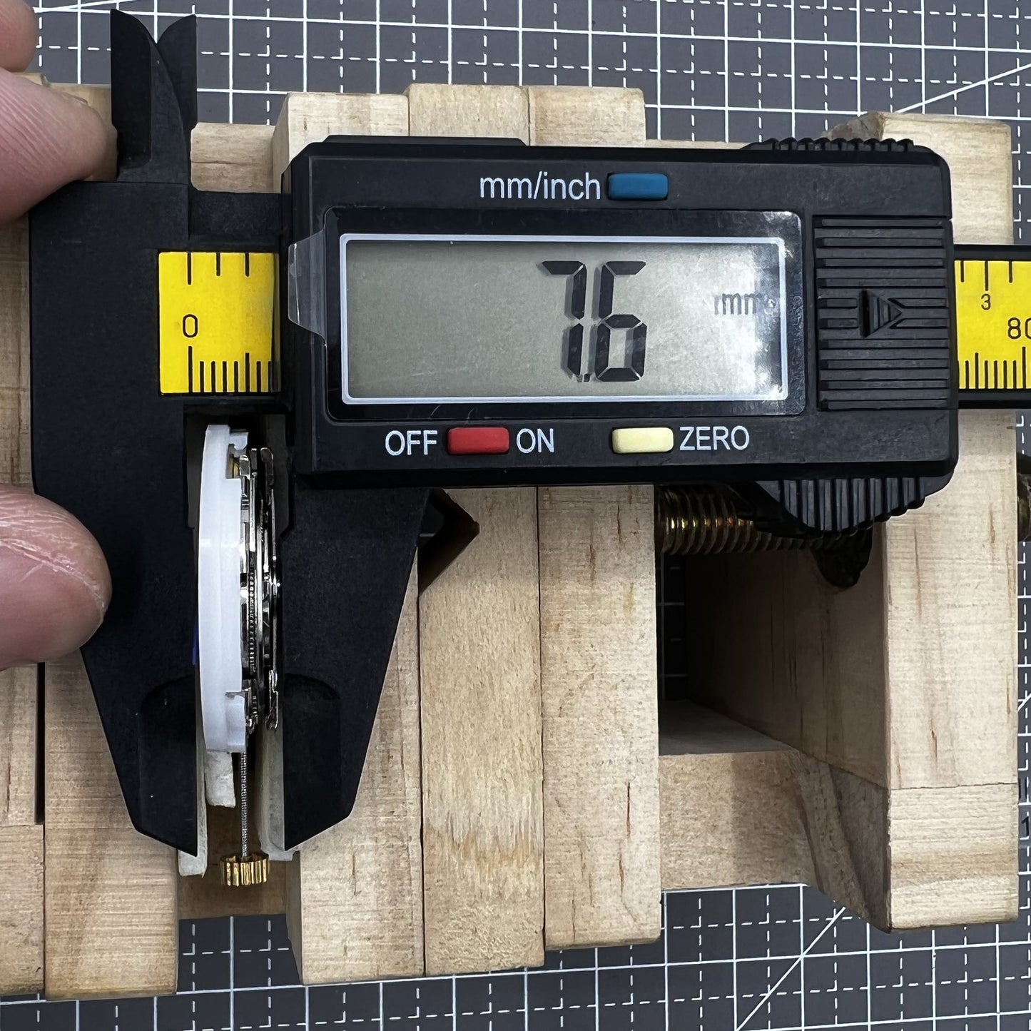 MINGZHU 2813 8205 silver automatic watch movement displaying date and day calendar functions