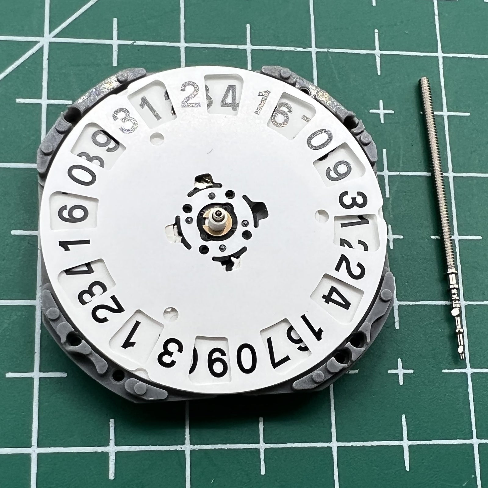 Hattori Epson TMI VJ76 quartz watch movement with date display at 6 and 12, Japan made.