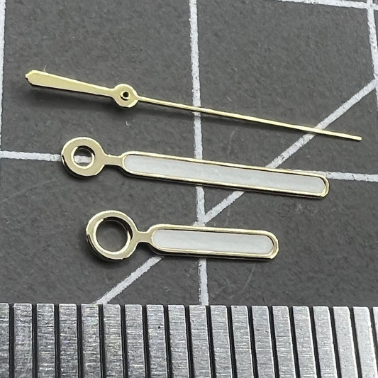 Aiguilles de montre luminescentes vertes peintes en blanc avec garniture dorée de 12,5 mm pour NH35 NH36 7S26 7S36