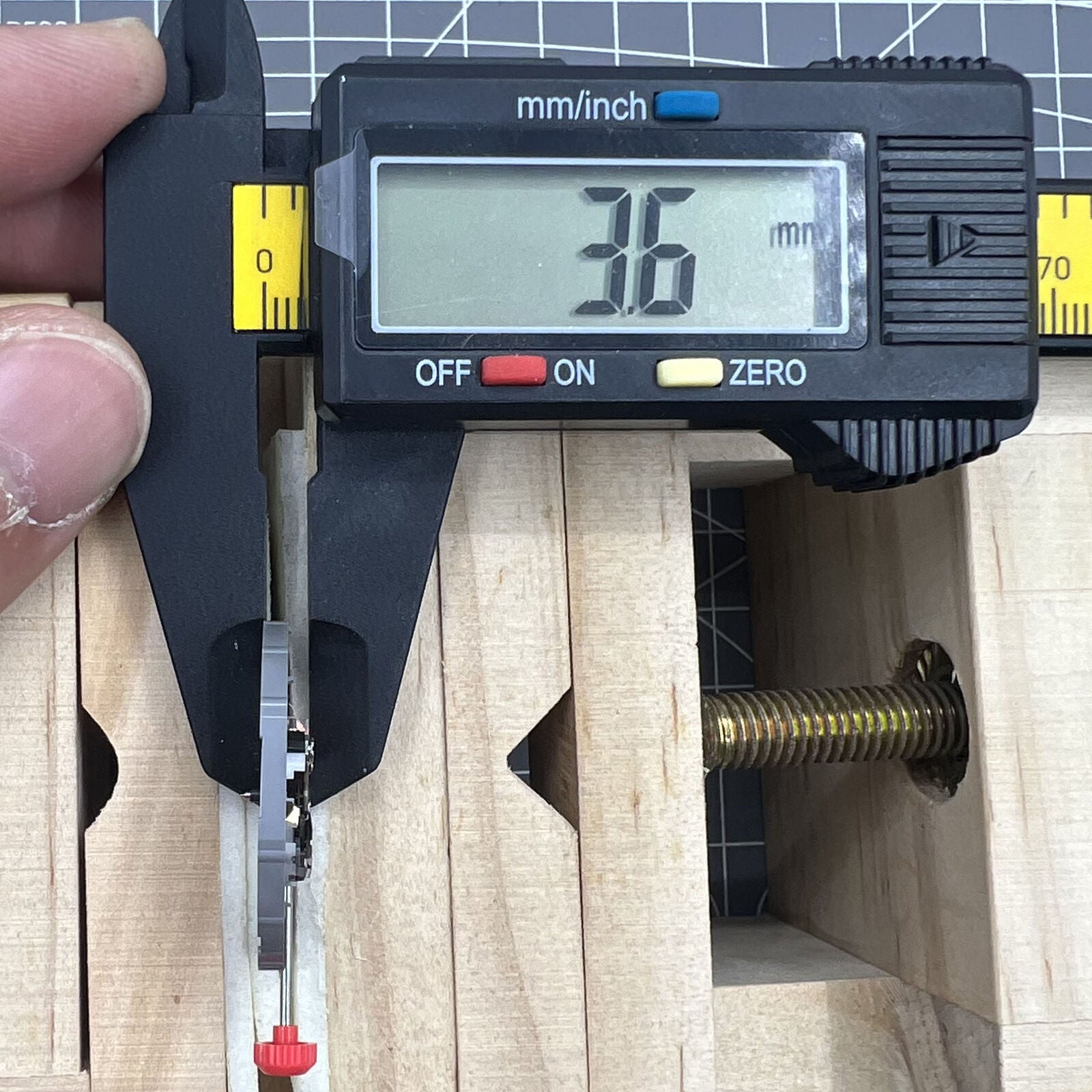 Miyota 2415 Japan Quartz watch movement with date at 3, precise and reliable mechanism for watches.