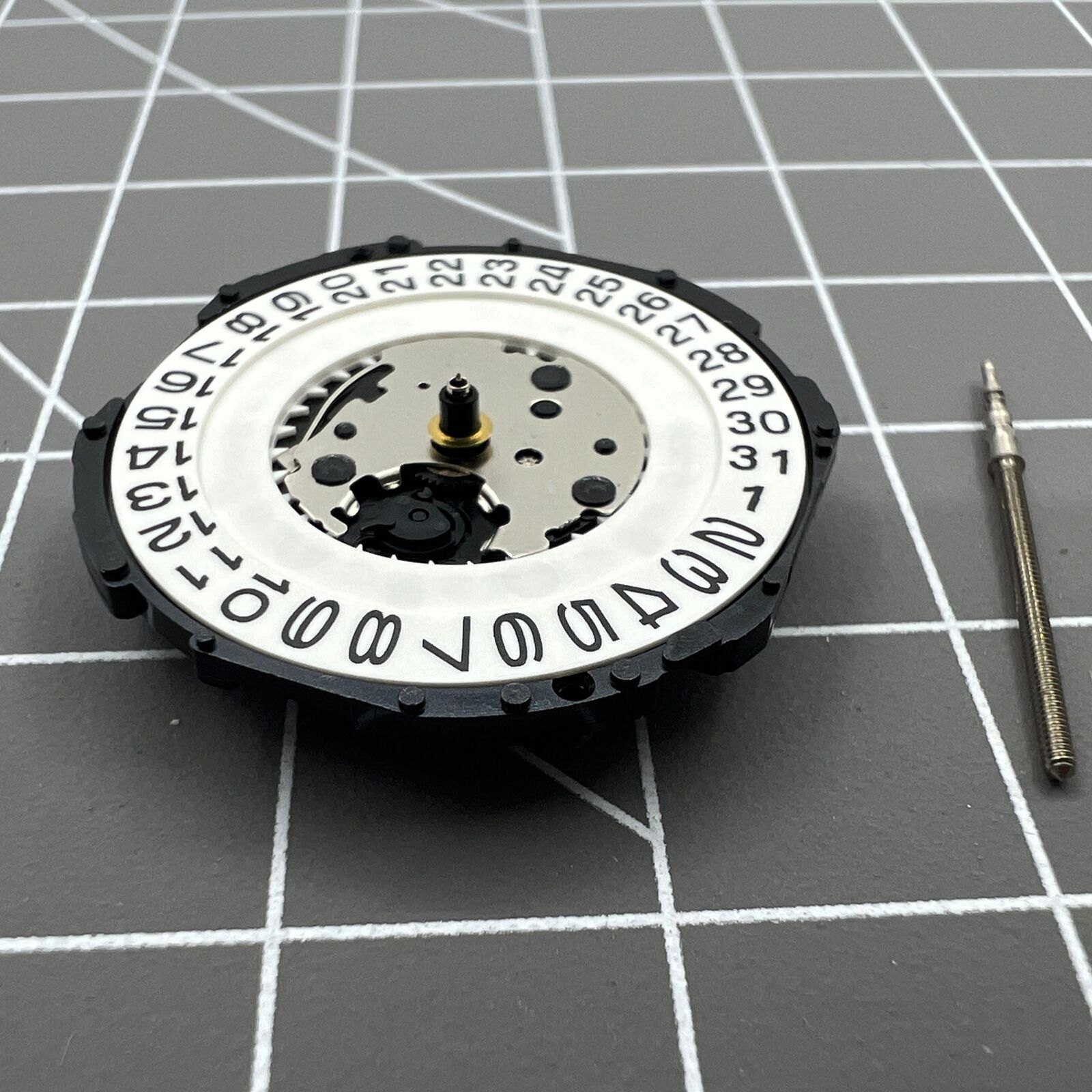 Japan-made Hattori Epson PC32 quartz watch movement with 3 hands and date at 3 o'clock.