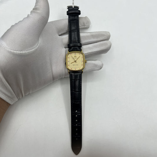 Seagull 28mm ladies watch with golden square case and manual mechanical movement, stylish and elegant.