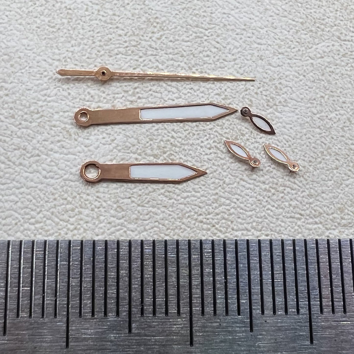 Set mit 2 wei�en Uhrzeigern und ros�goldfarbener Umrandung f�r Miyota OS10 OS20 Uhrwerke
