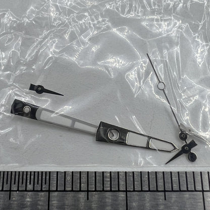 12,5 mm Uhrzeiger, grün leuchtend, silberner Rand für ISA 9232 Quarzwerk 