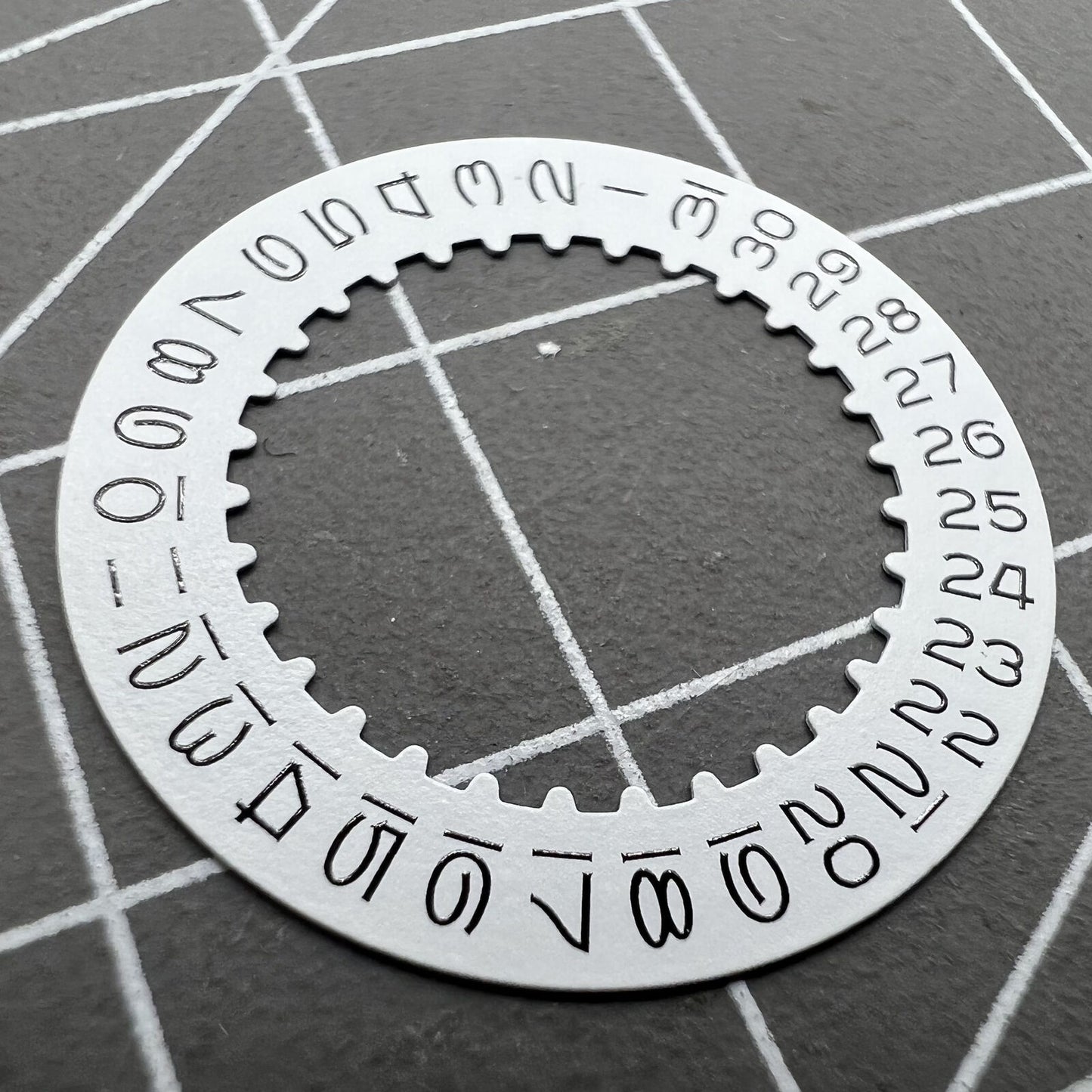 Vintage numeral font white date disk wheel for RLX 3135 watch movement, precise fit for replacement.