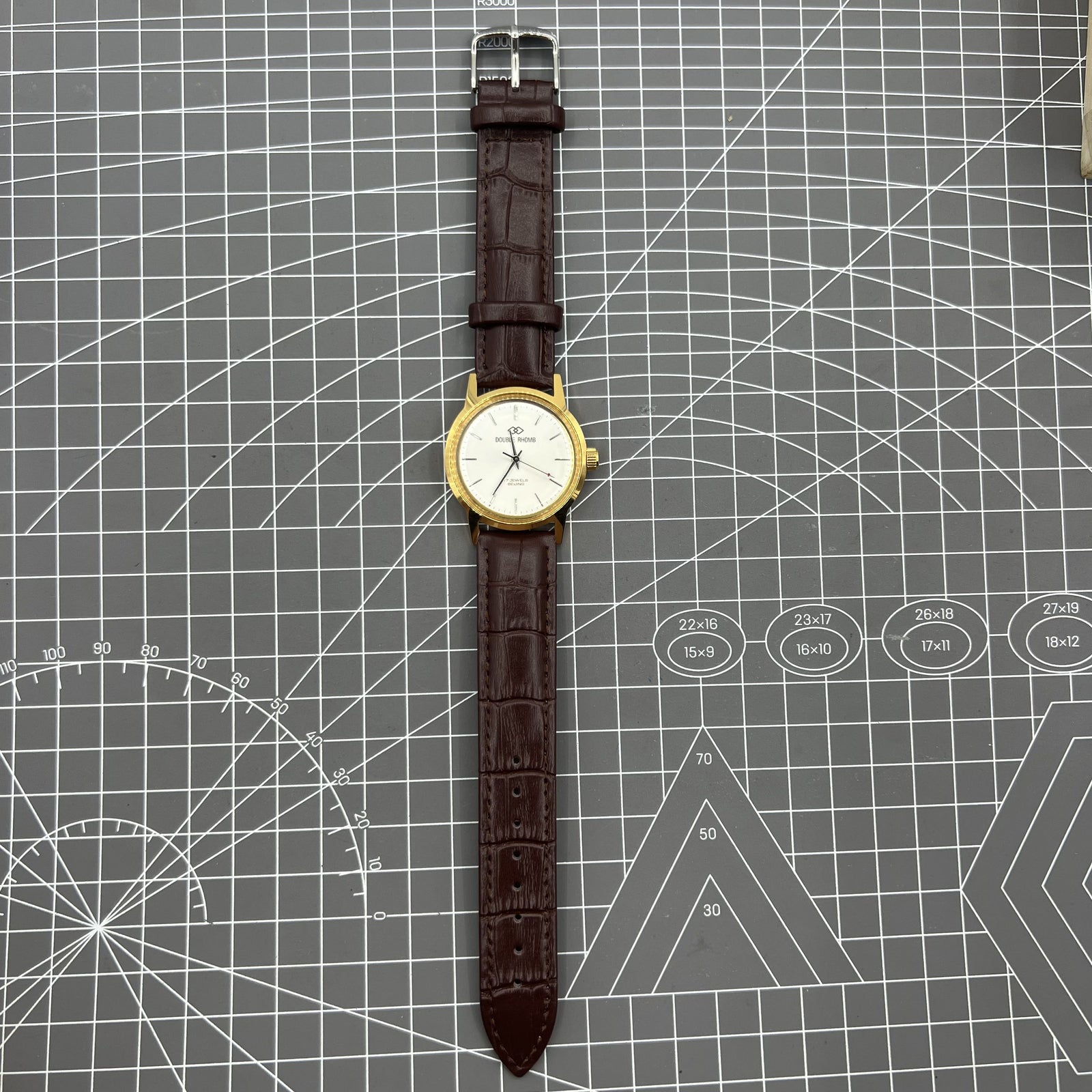 Beijing Double Rhomb manual watch with golden case and silver nail markers, classic style accessory