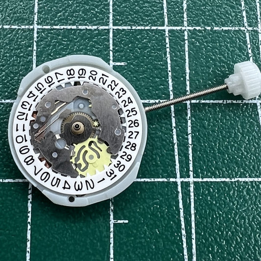 Sunon PE25 quartz watch movement with date at 3, 3 hands, ideal for replacement parts.