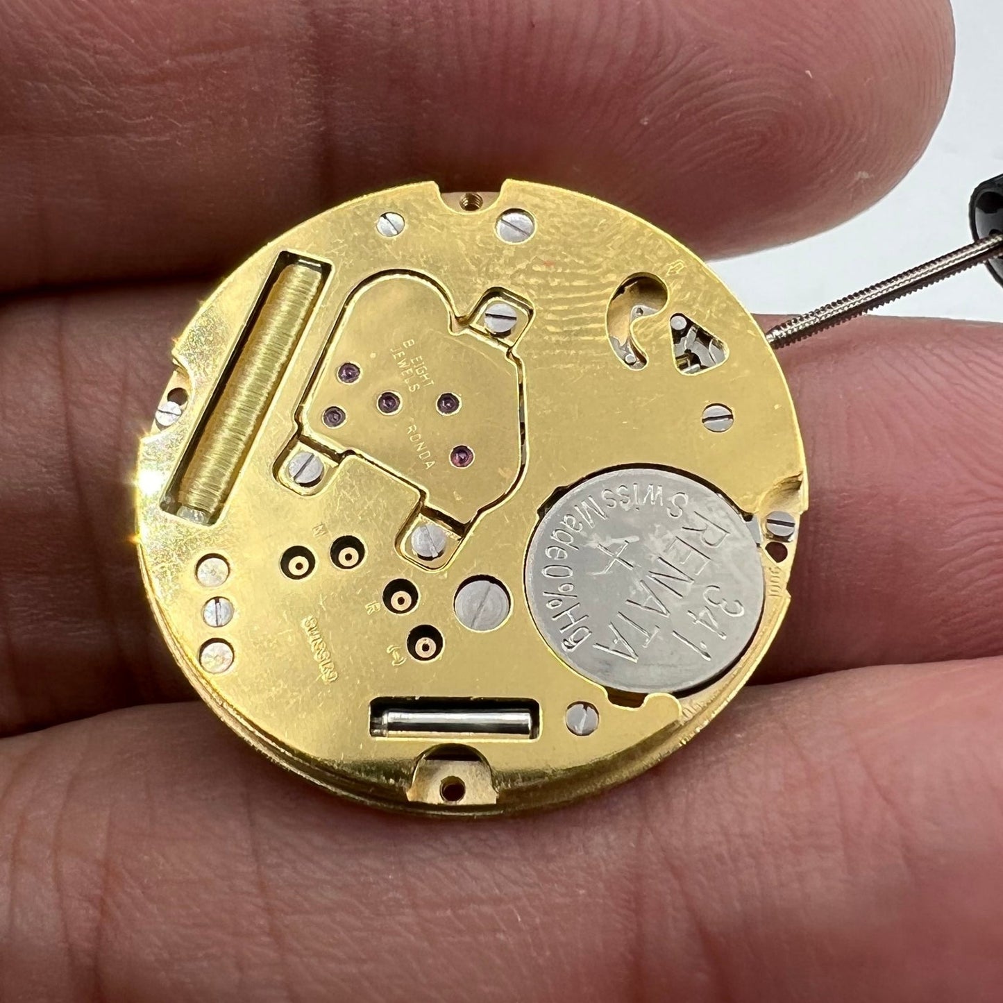Mouvement à quartz doré Ronda 1006 Slimtech de fabrication suisse, date à 6 h. Pièces de montre