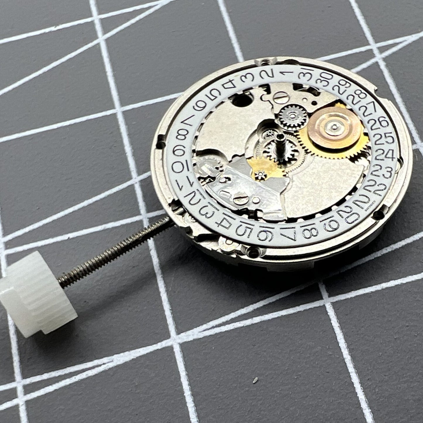 ETA556.115 Swiss Made quartz watch movement with 3 hands and date display at 3 o?clock for precision timekeeping.