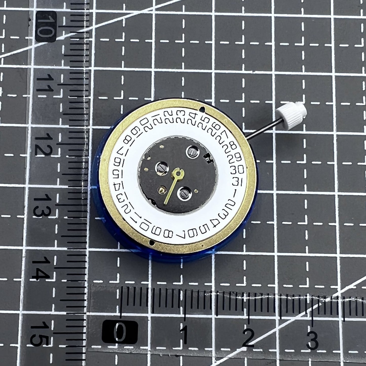 Swiss ISA 220 quartz watch movement with single calendar date at 3 o'clock, ideal for precise timekeeping accessories.