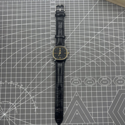 Mechanische Manuelle Uhr 34mm mit schwarzem Zifferblatt, 19 Steine, sto�fest, von Shanghai f�r pr�zise Zeitmessung.