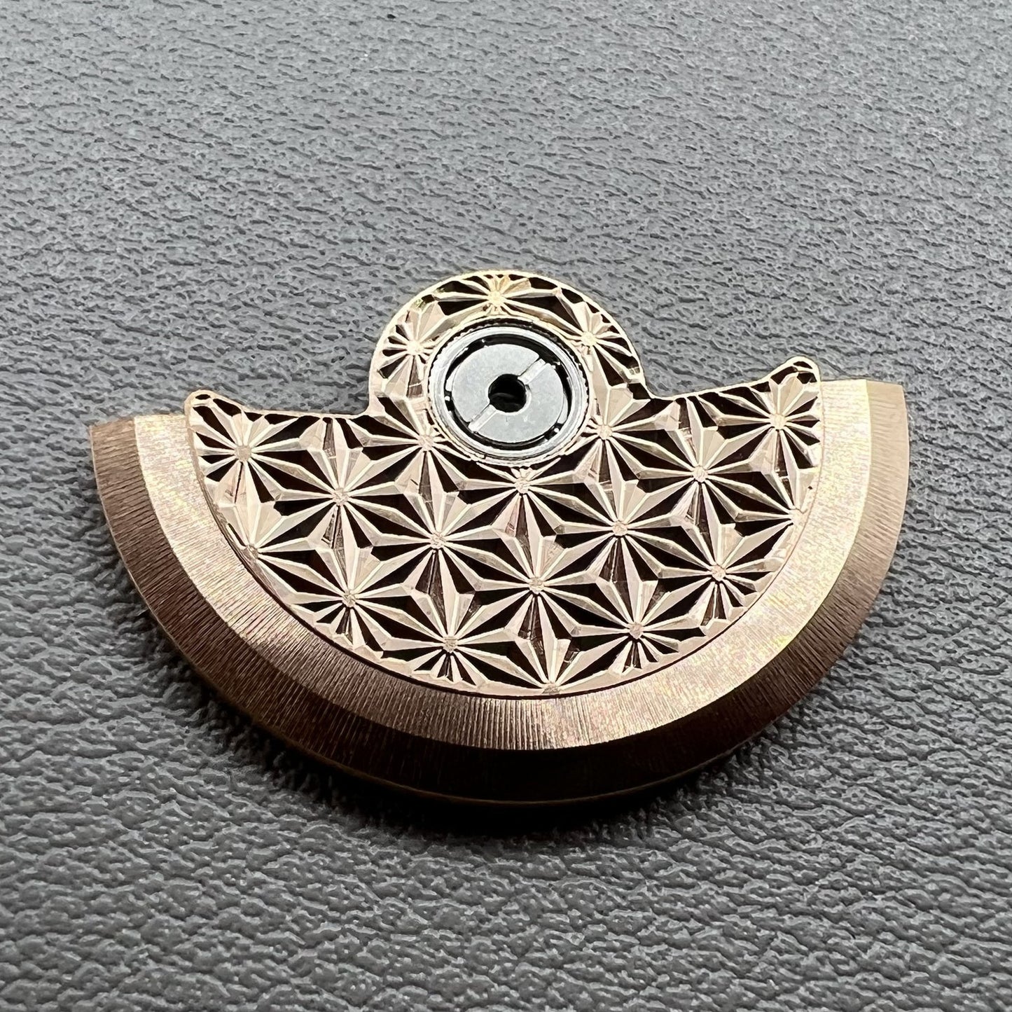 Rosegold Rotor mit Feuerwerksmuster f�r NH34 NH35 NH36 NH38 Uhrwerke, hochwertig und pr�zise.