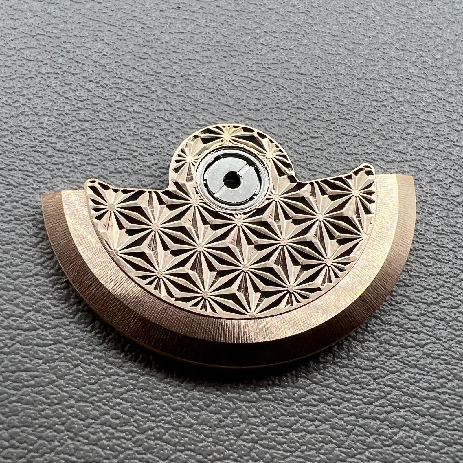 Rosegold Rotor mit Feuerwerksmuster f�r NH34 NH35 NH36 NH38 Uhrwerke, hochwertig und pr�zise.