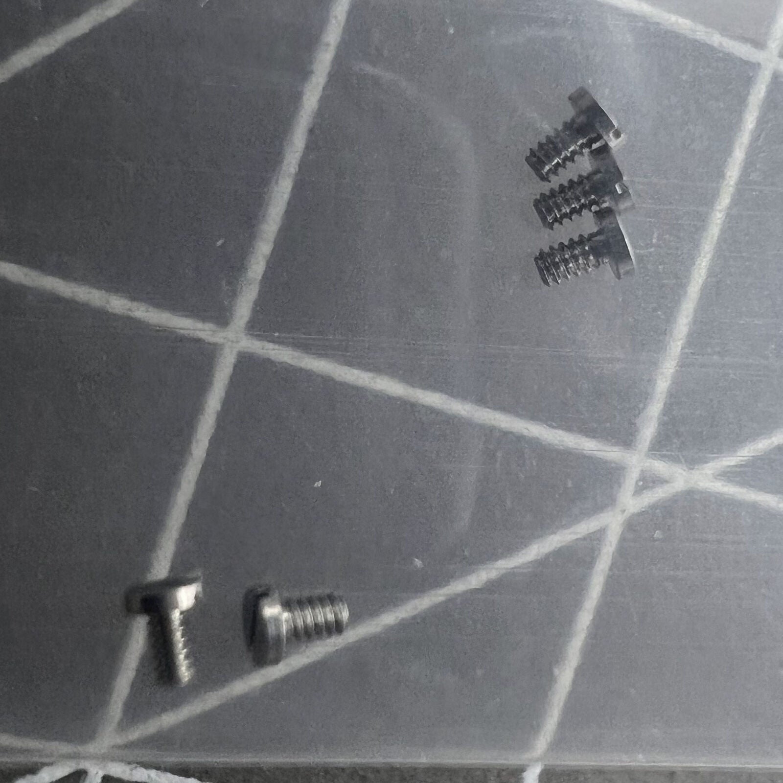 Replacements 3135-5110 durable watch case screws for RLX 3135 movement clamp fittings.