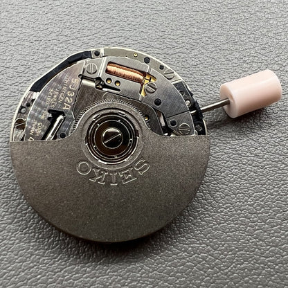 Seiko 5J32A quartz watch movement with black disk and single calendar, ensuring precise timekeeping accuracy.