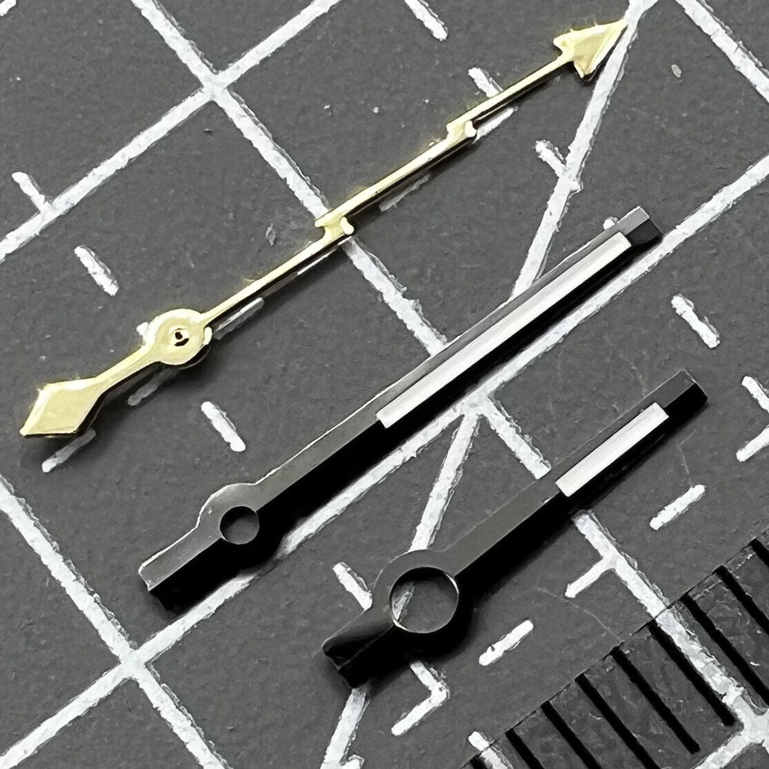 Black trim golden lightning second hand set for NH35 NH36 7S26 7S36 watches