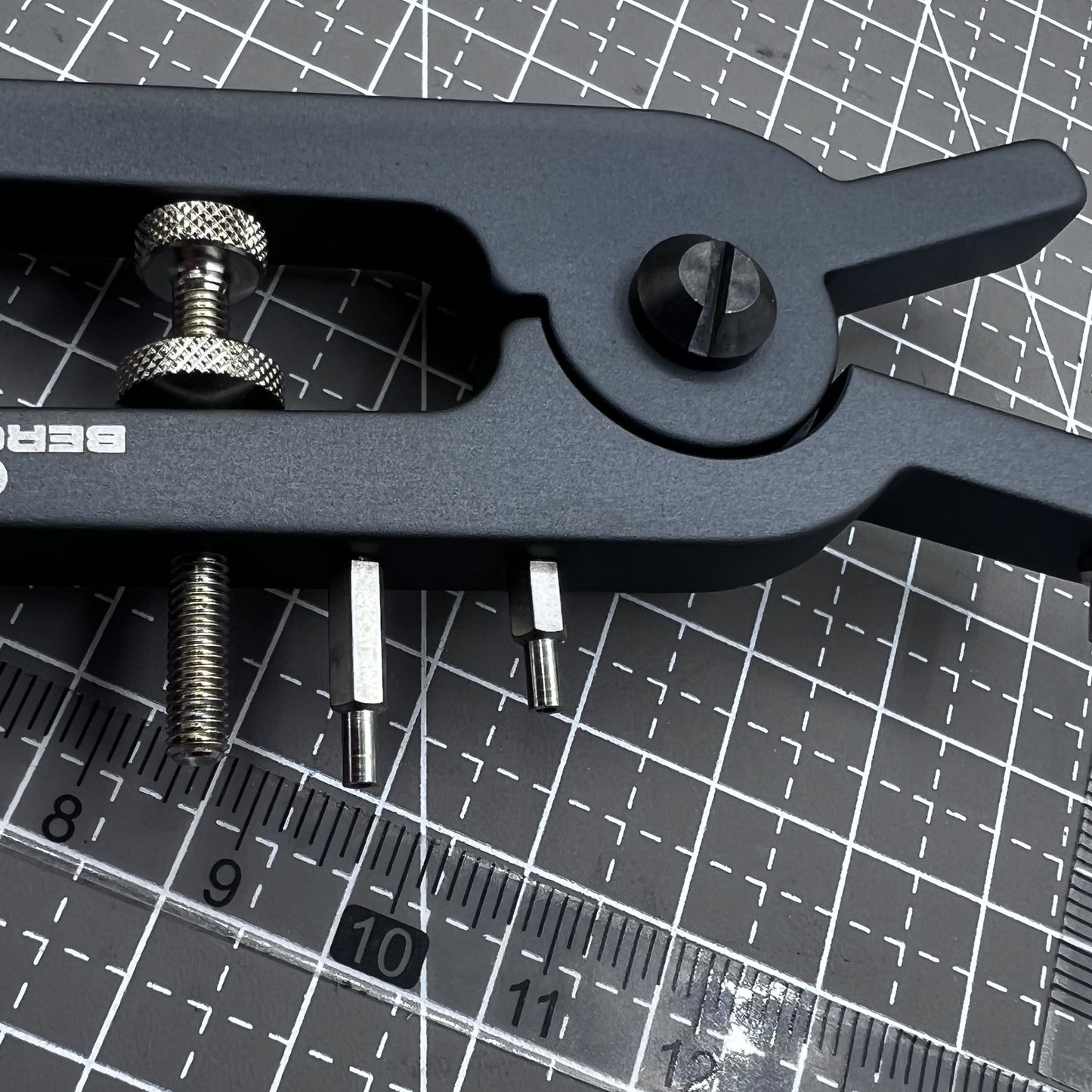 Bergeon Swiss Zangen Modell 6160 zum Entfernen von Drückern und Korrektoren