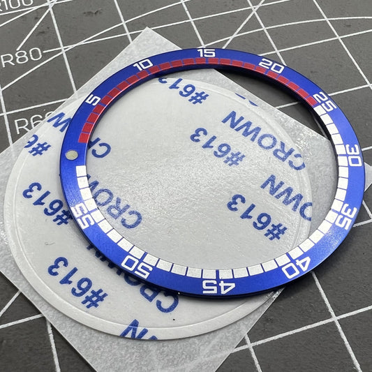 38 mm/31,5 mm blaue flache Rennsport-Uhrenlünette aus Aluminium SKX007