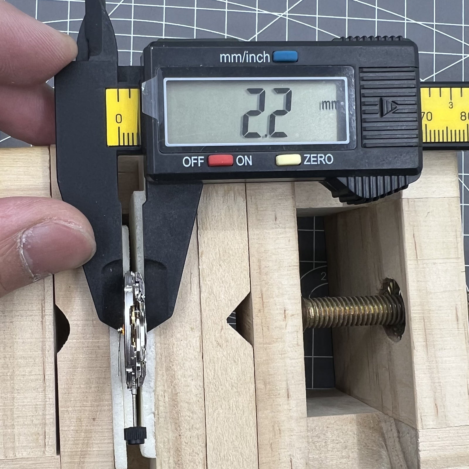 Schwarz Zifferblatt mit Seagull 2824 mechanischem Uhrwerk, Einzeldatum bei 3 Uhr, hochwertige Uhrwerkkomponente.