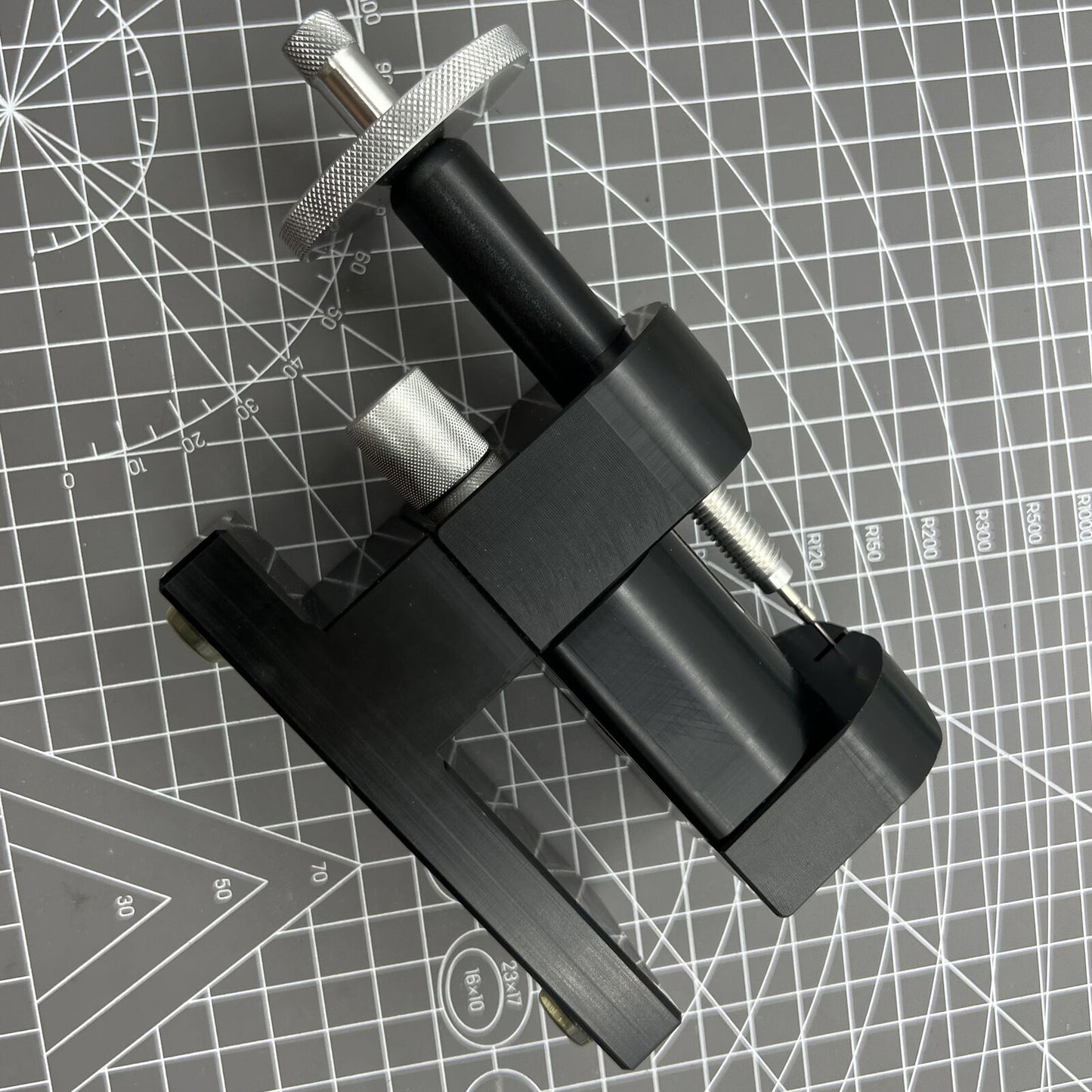 Bergeon 7250 tool for precise horizontal watch bracelet shortening and adjustment, professional watch accessory