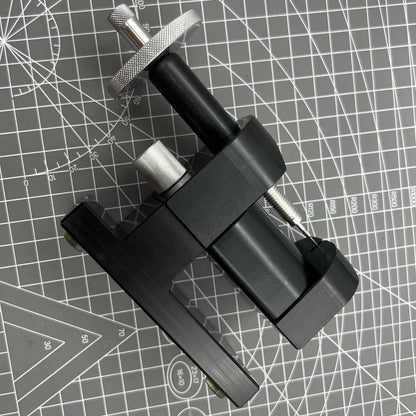 Bergeon 7250 tool for precise horizontal watch bracelet shortening and adjustment, professional watch accessory