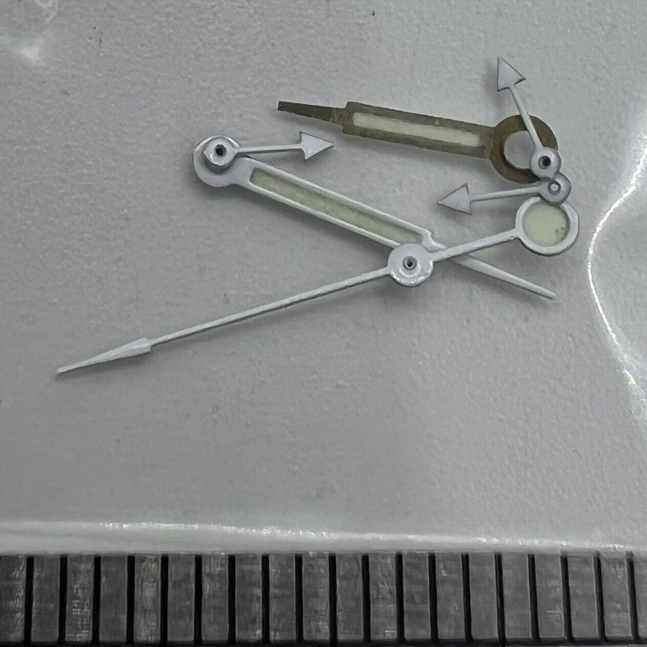 Silver-trimmed green luminous watch hands, 11.5mm, for Miyota 0S80 movement