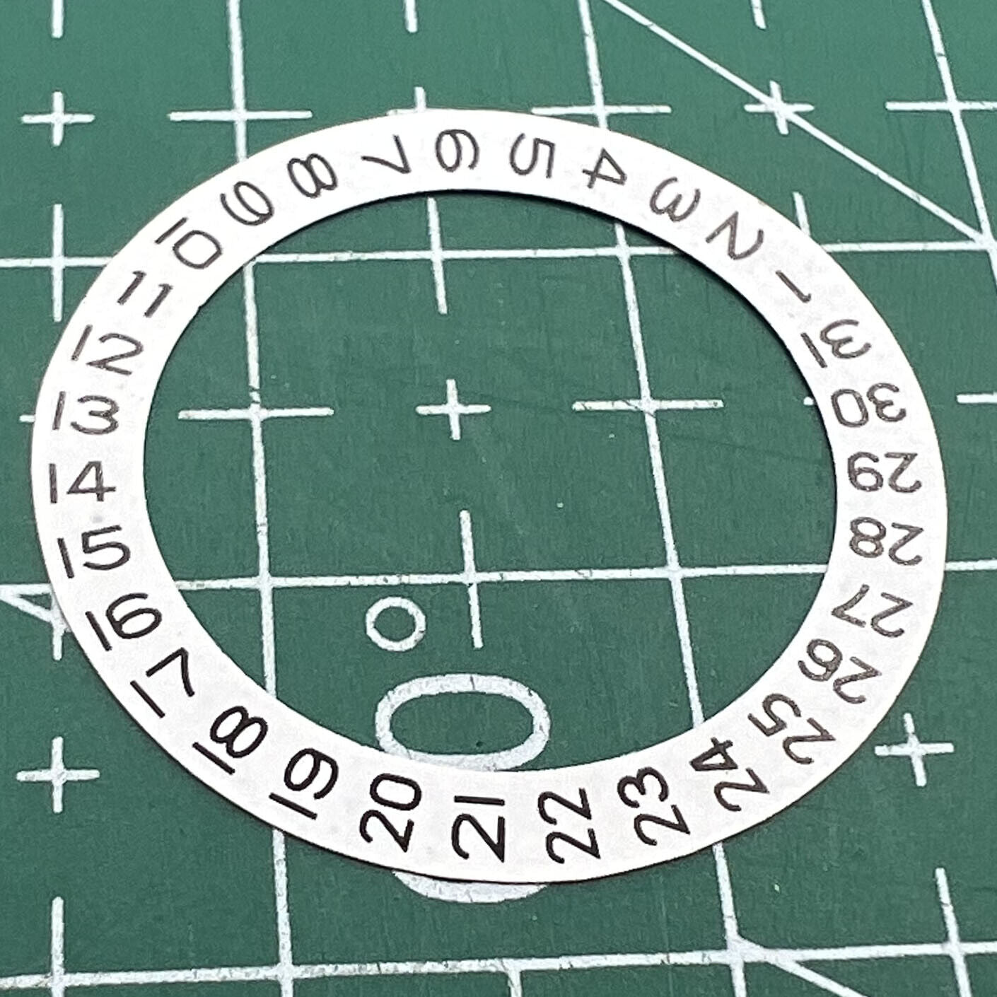 Date disk wheel showing date at 9 o'clock for watch movement 2813/2836/8215, generic replacement part.
