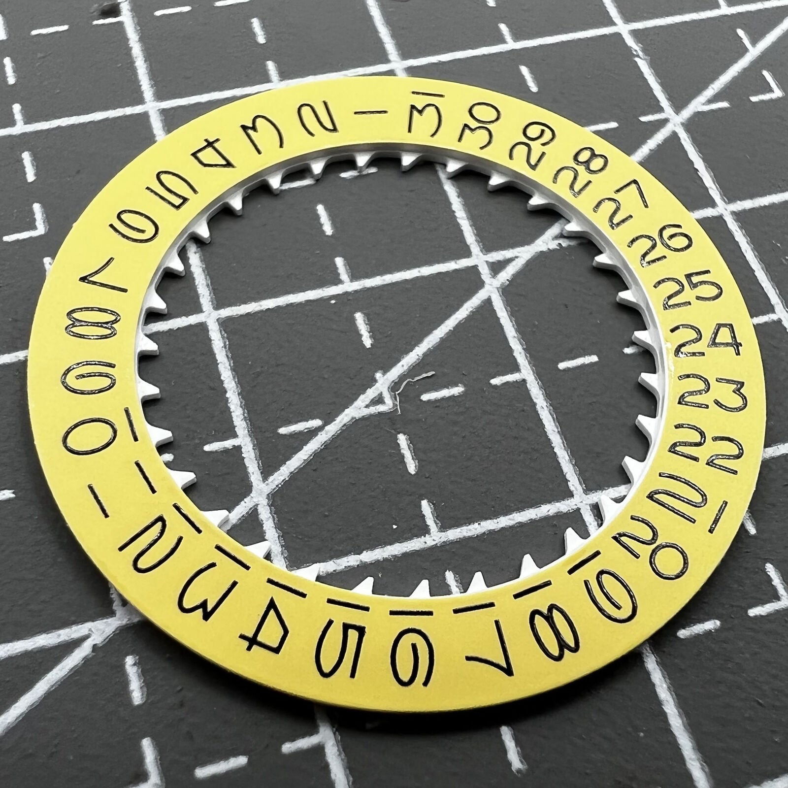 Seiko NH35 NH36 vintage yellow date wheel disk for watch movement accessories.