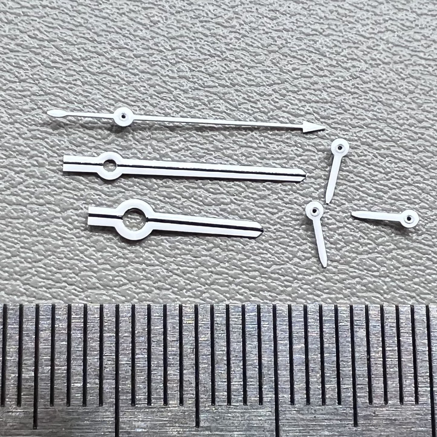 2 Sets Schwarze Weiß lackierte Uhrenzeiger mit Grünlicht für VK63 Uhrwerk