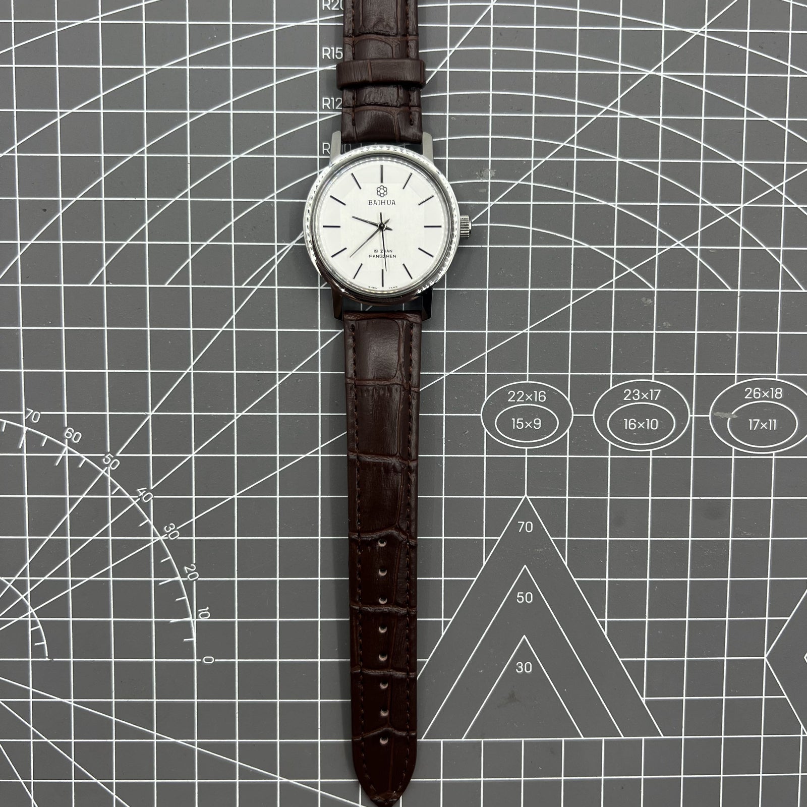 China Baihua 37mm manual mechanical watch with silver dial, 19 jewels, shock-resistant for daily wear.