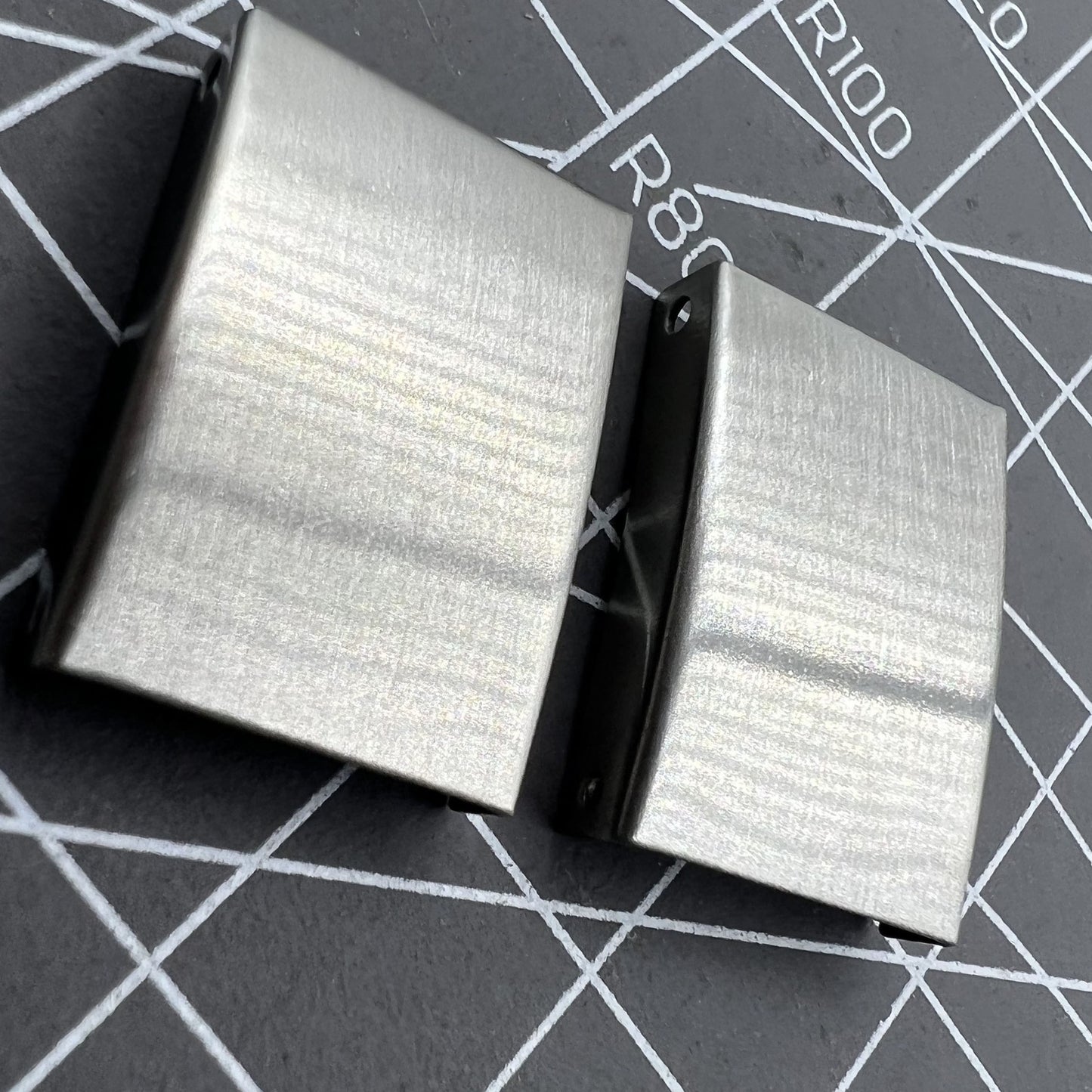 Silver 3-fold watch strap buckle extender, 9 sizes, 18 pieces, perfect for customizable watch bands.