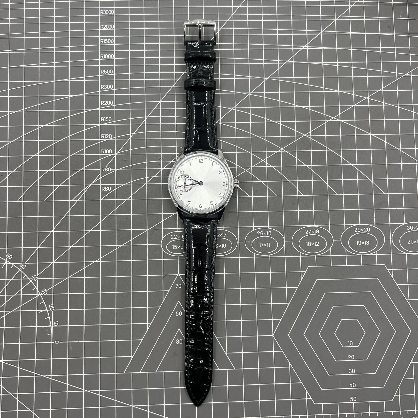 42mm Men?s watch with Seagull ST3600 manual mechanical movement, white dial, classic design.