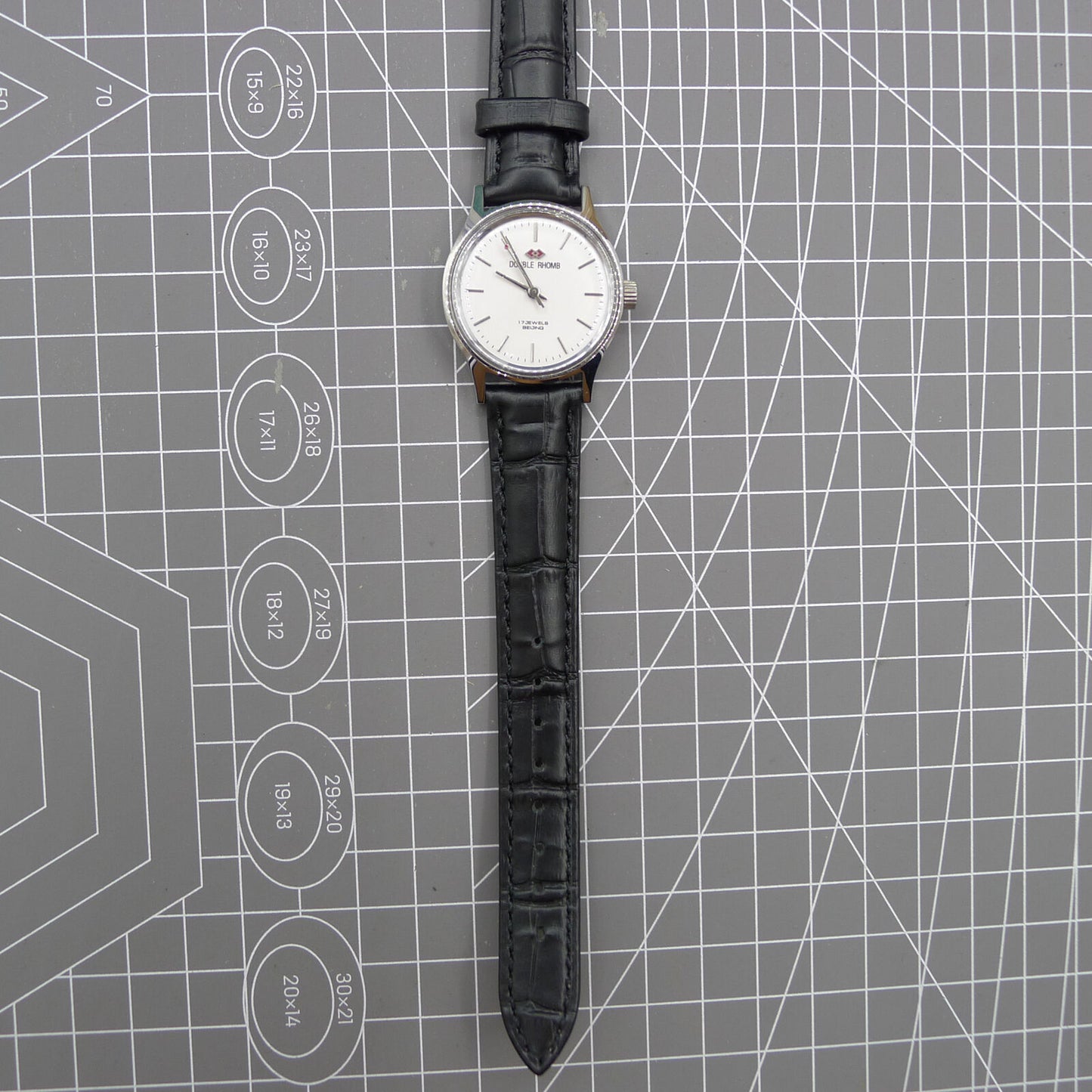 Silver 31mm Beijing Double Rhomb manual watch with three hands, elegant design for classic style.