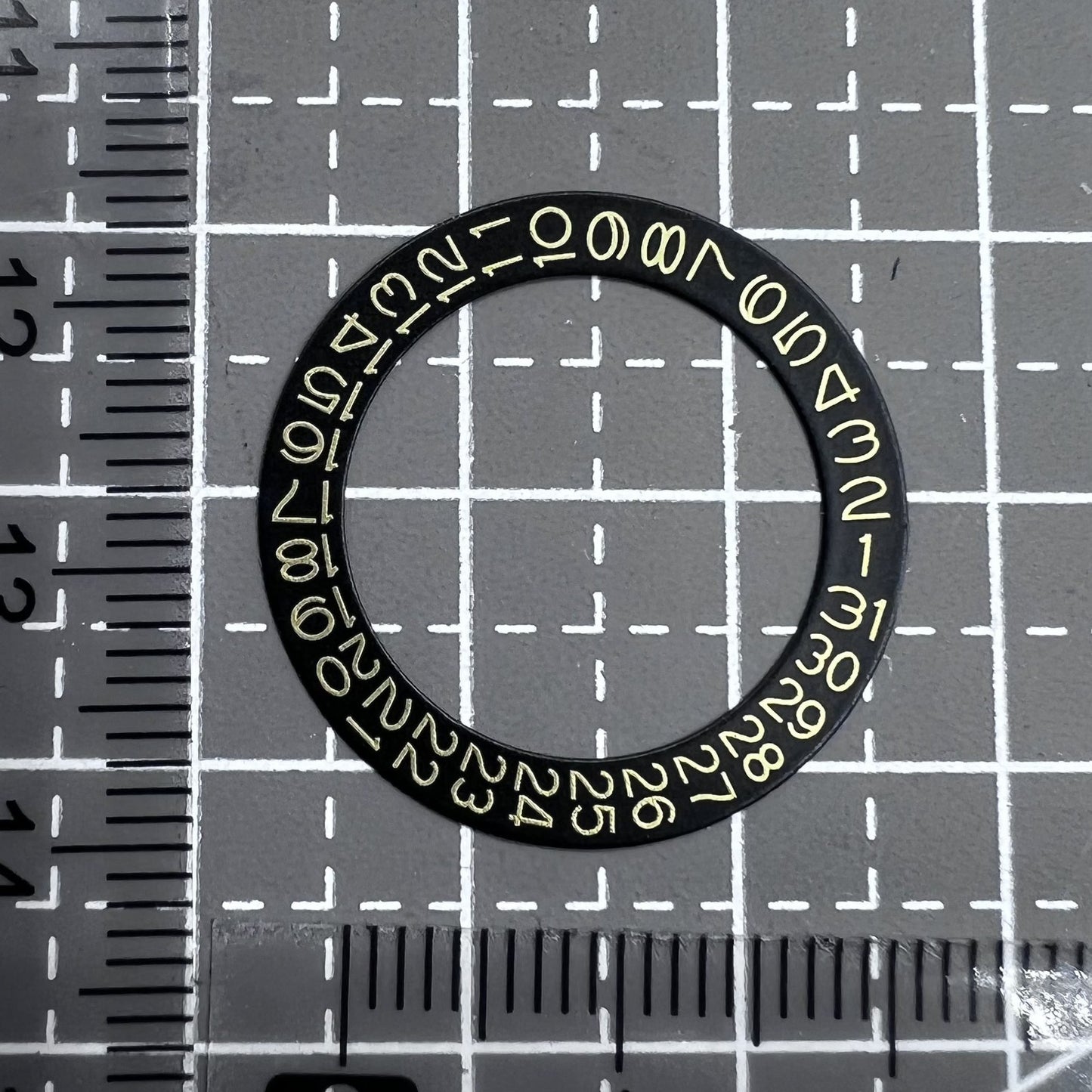 Zweierpack Datenscheiben mit goldener Schrift auf schwarzem Hintergrund f�r NH35 NH36 Uhrwerke von Zweierpack.