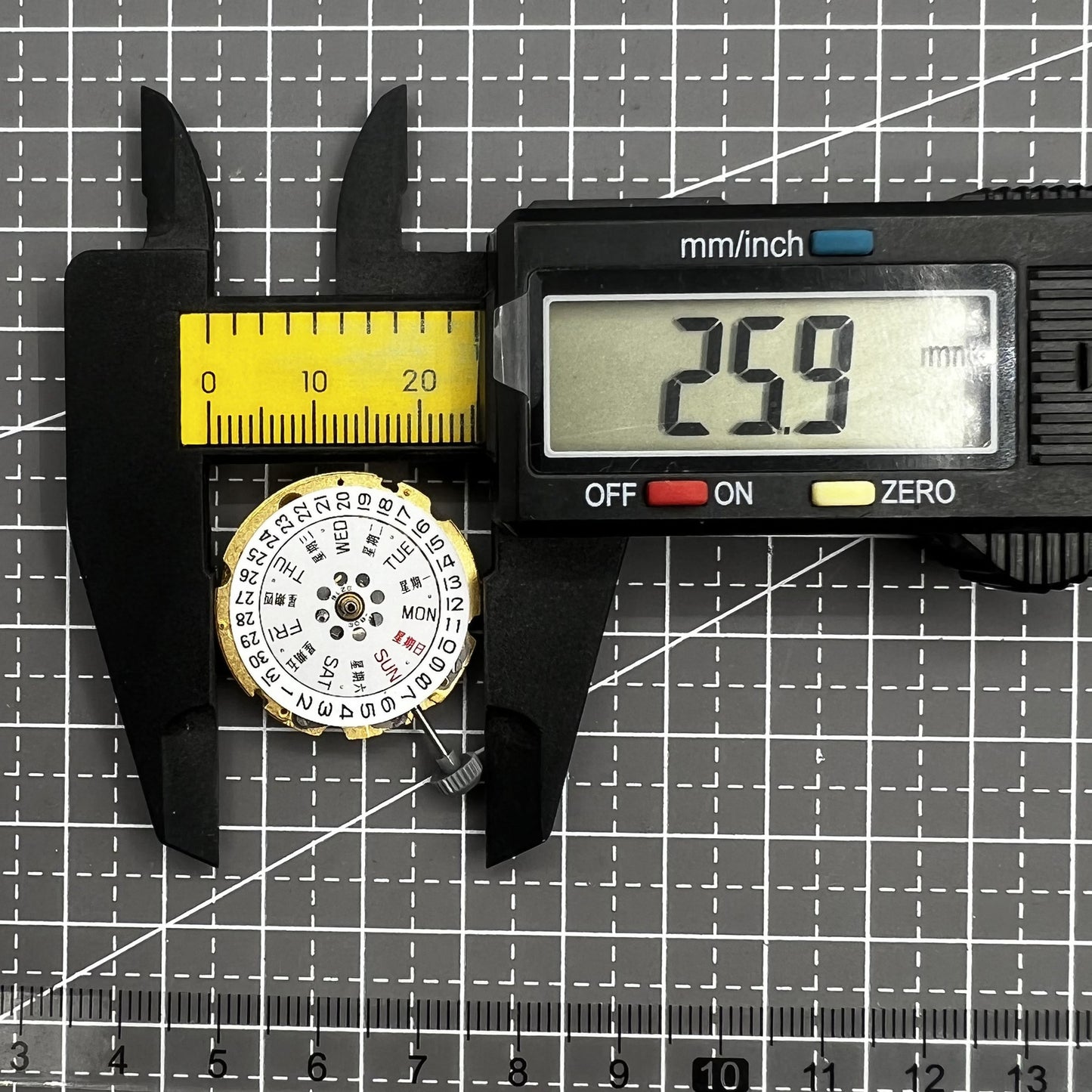 Miyota Automatikuhr mit golden vergoldetem Geh�use und pr�zisem Citizen 8205 Uhrwerk f�r stilvolle Uhrliebhaber