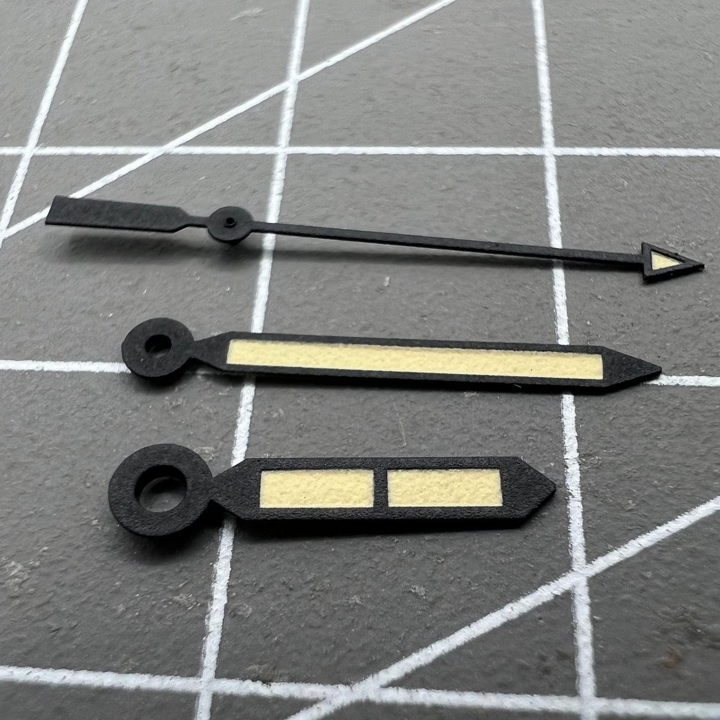 Green lume yellow arrow watch hands with black trim, compatible with NH35/36 movements, ideal for precise timekeeping.