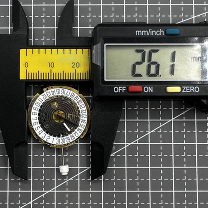 Swiss ISA Quarzuhrwerk 8176-2050 watch movement with small seconds at 2 o'clock and date at 6 o'clock for precision timekeeping.