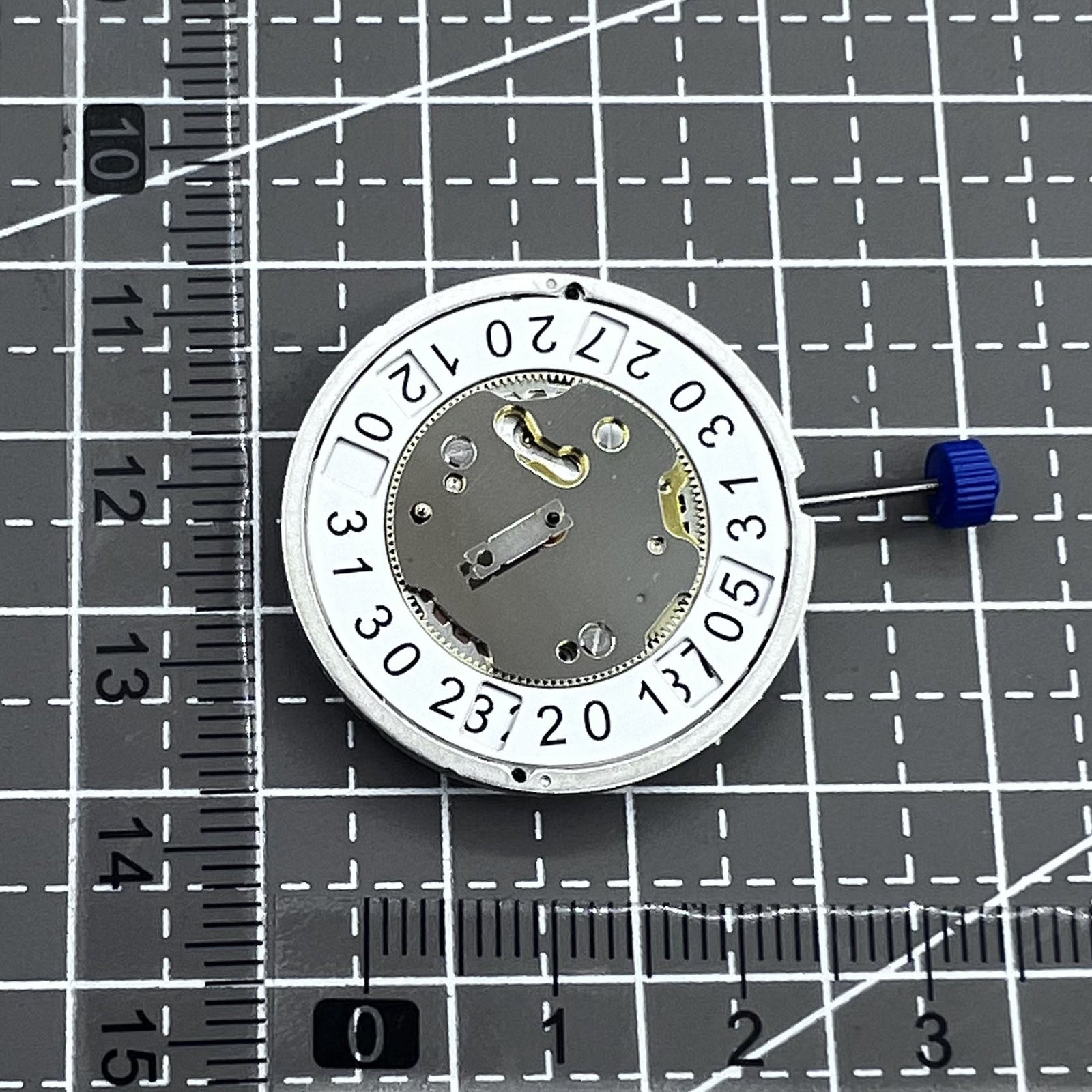 Quartz Uhrwerk Swiss Ronda 5020B mit pr�ziser Zeitmessfunktion f�r hochwertige Uhren.