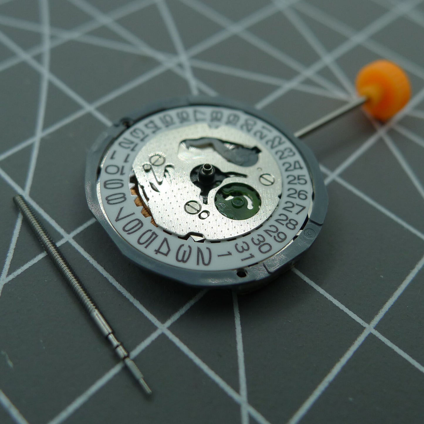 Japan Made Miyota 1L12 Japan Quartz Movement Date at 3