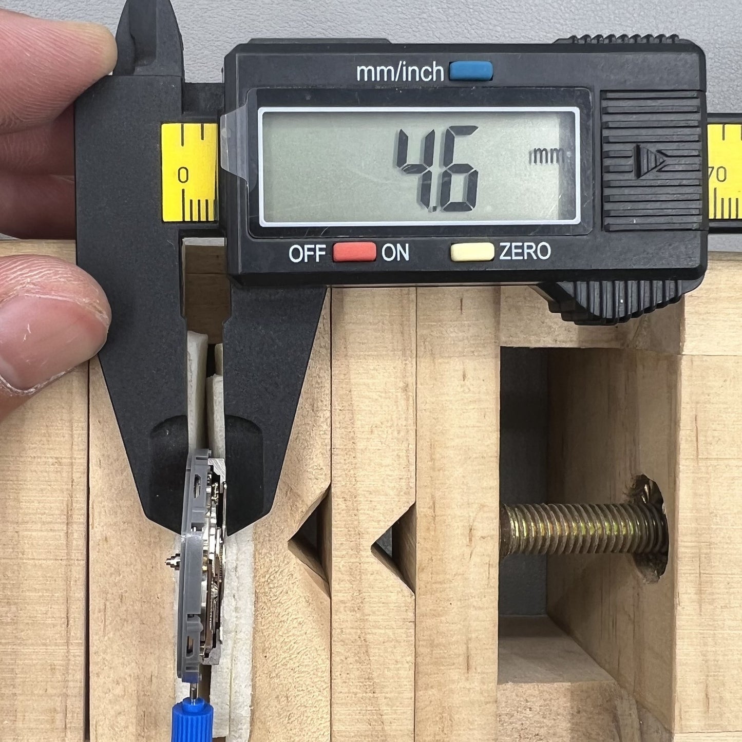 Automatik Uhrwerk Seiko NH34 GMT Mechanisch mit Sekundenstopp und rotem Rad