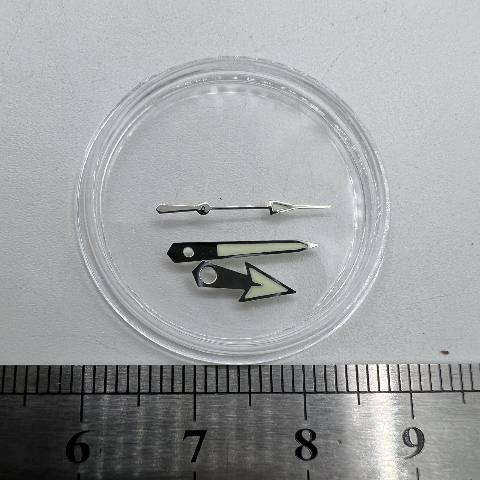 Green lume arrow-shaped watch hands with silver trim, 12mm, for Miyota NH35/NH36/NH38.