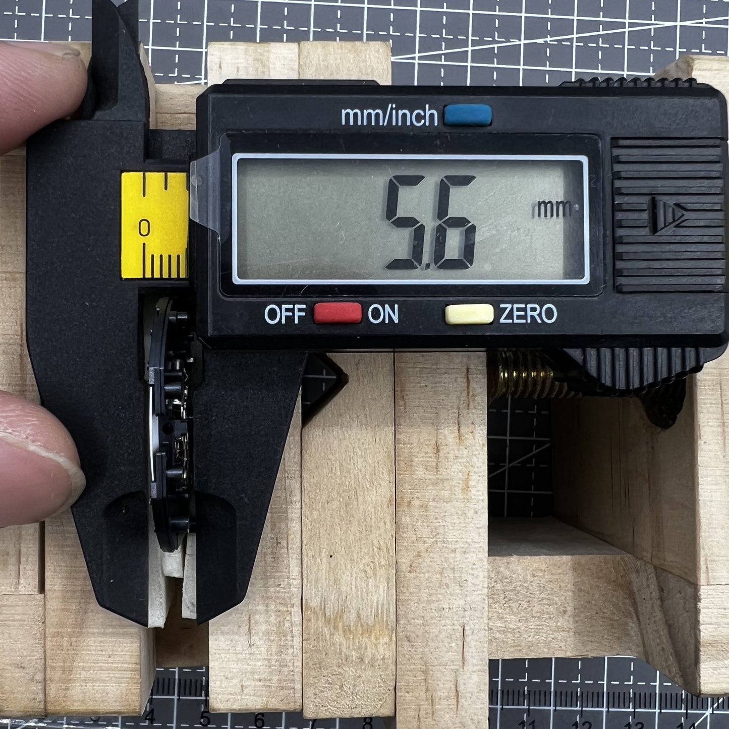 2 Stück Hattori Epson TMI VX62 VX62E Quarz Uhrwerk mit Krone