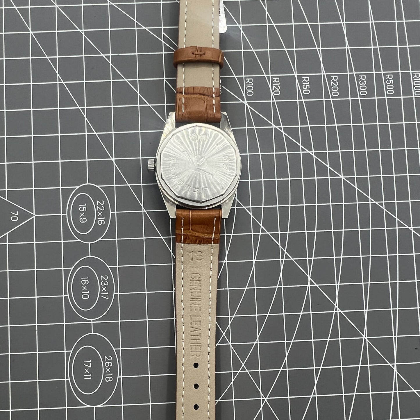 Chunlan 32mm manual mechanical watch with silver dial, 17-jewel movement, classic design for everyday wear.