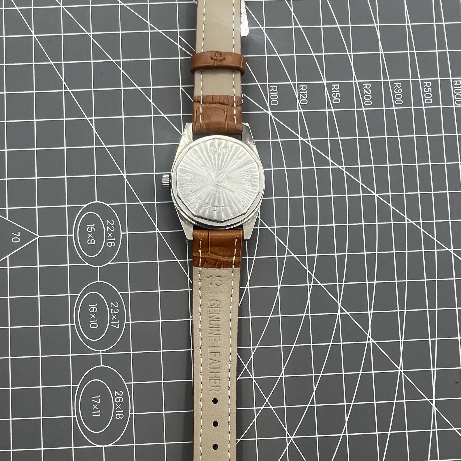 Chunlan 32mm manual mechanical watch with silver dial, 17-jewel movement, classic design for everyday wear.