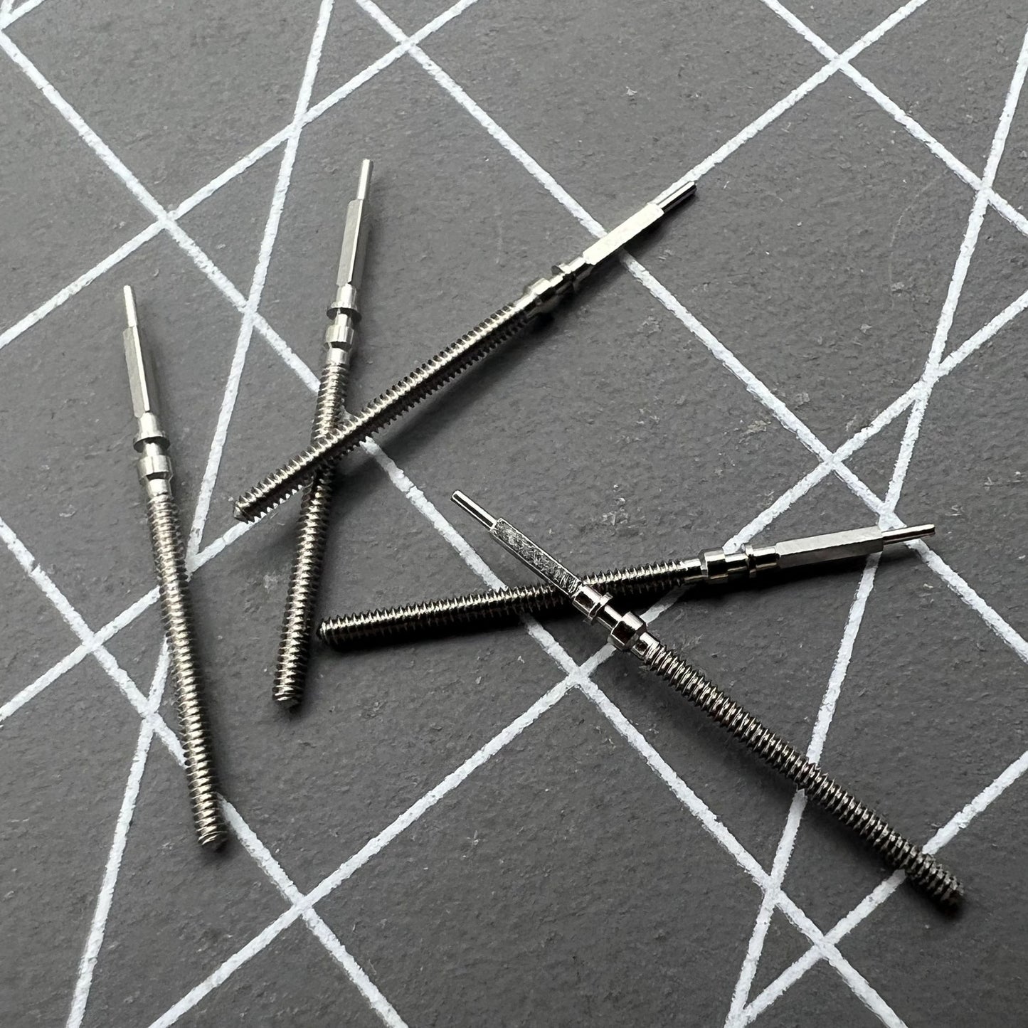 Set of 2 Omega winding stems, compatible with 560, 561, 562, 564, 565 watch movements, for precise repairs.