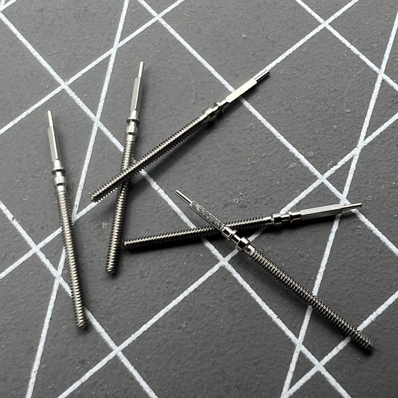 Set of 2 Omega winding stems, compatible with 560, 561, 562, 564, 565 watch movements, for precise repairs.