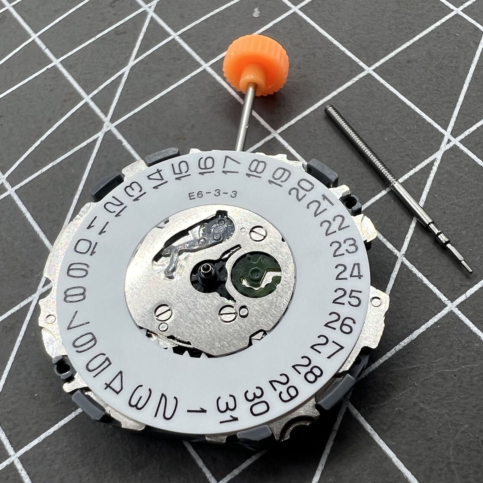 Miyota 2S60 quartz watch movement with single calendar date at 3 o'clock, reliable precision mechanism.
