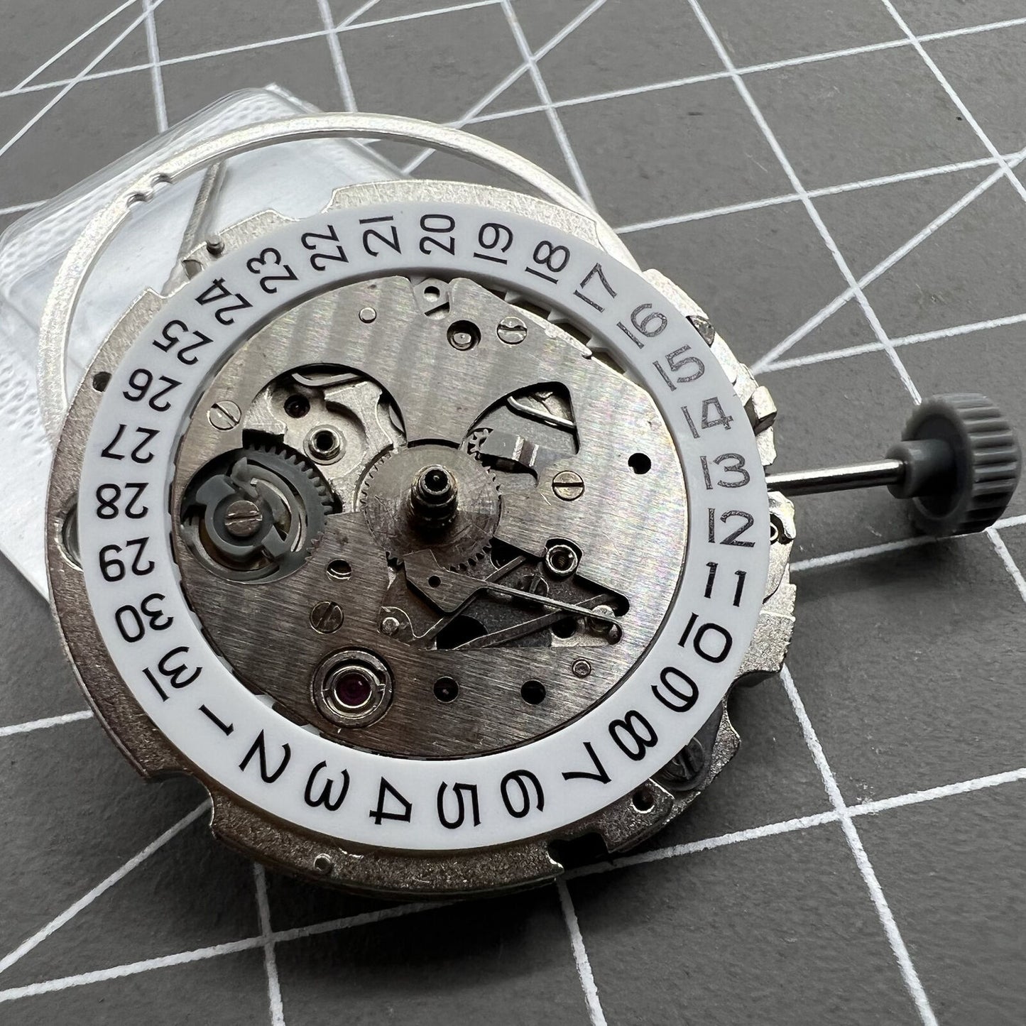 Miyota/Citizen 8200 series watch movement showing single calendar date at 6 o'clock for precise timekeeping.