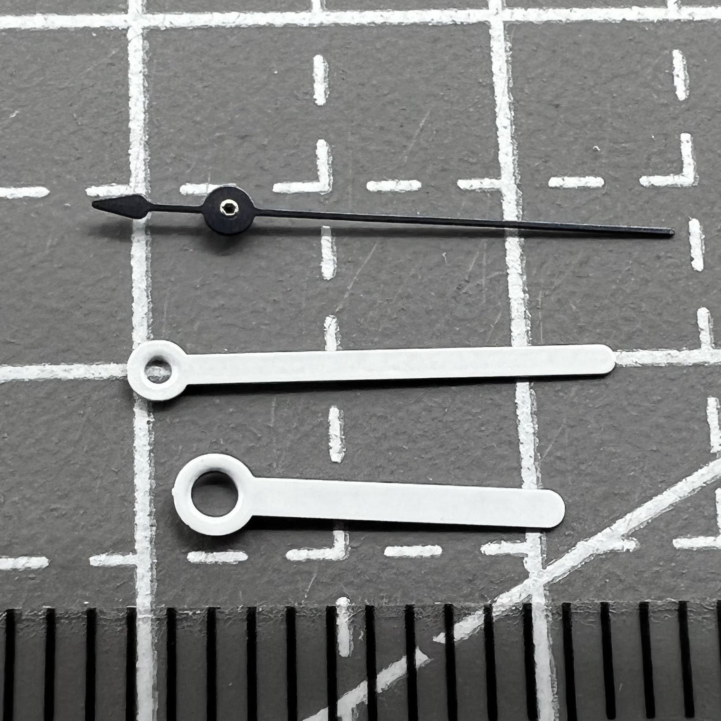 2er Set weiße spitze Zeiger 12mm Rund für Ronda 515 Uhrwerk